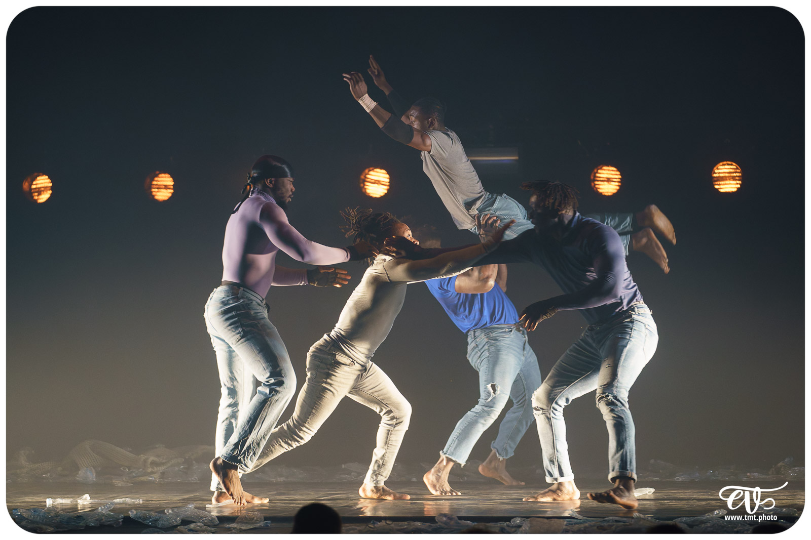 YÉ ! (L'EAU) (CIRCUS BAOBAB)